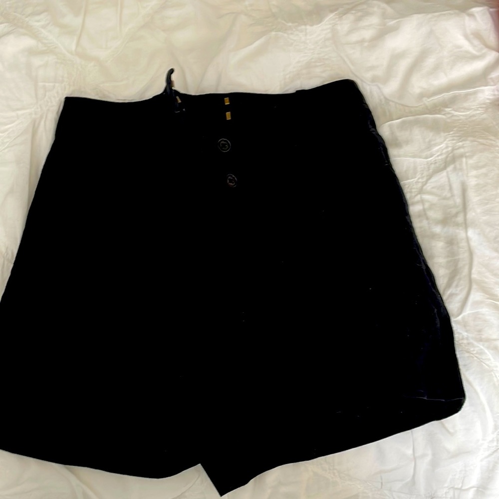 Artizia Wilfred black shorts